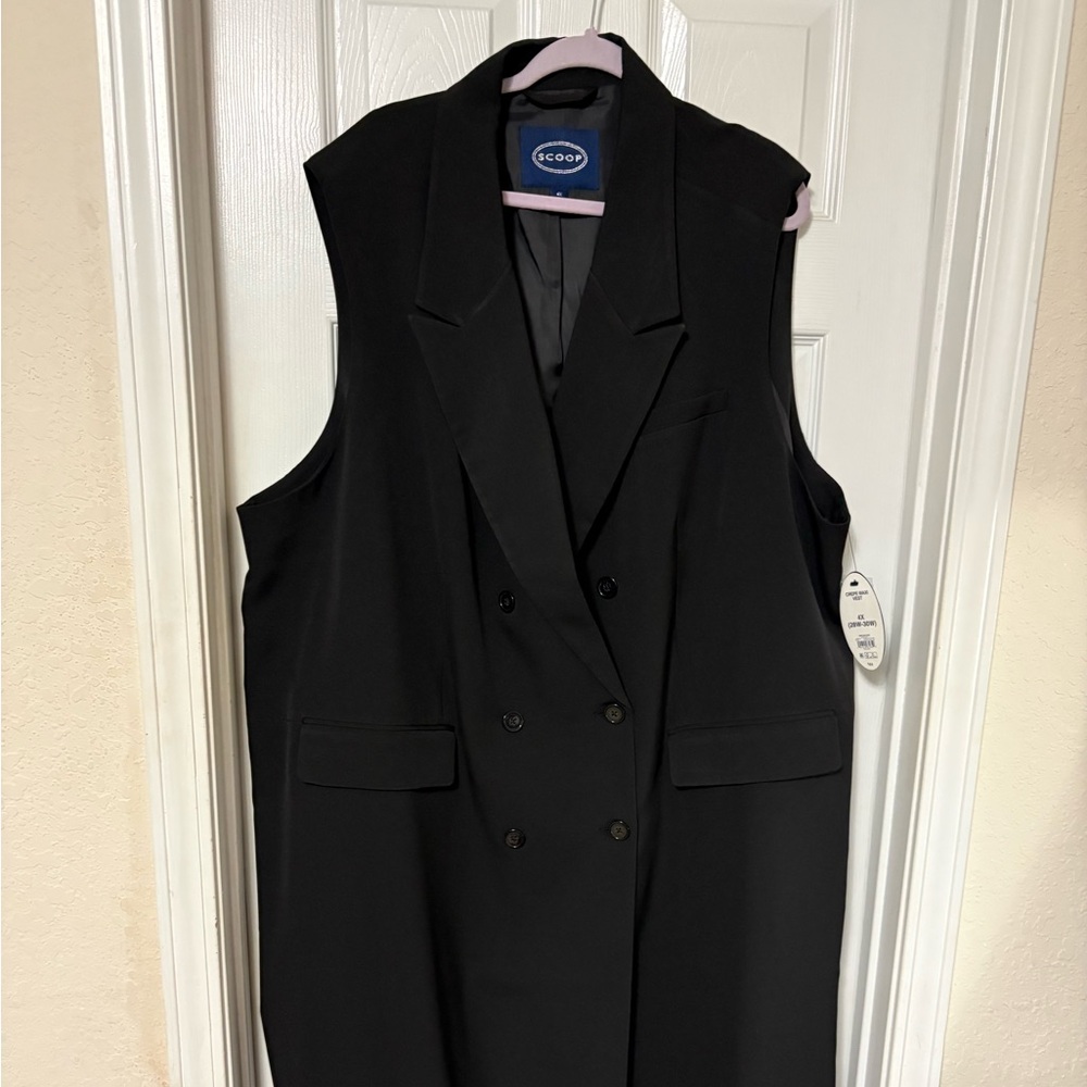 Black sleeveless dresss